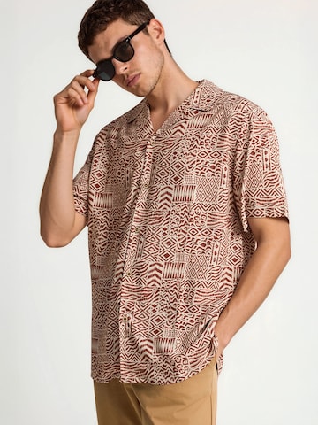 Comfort fit Camicia di Funky Buddha in beige: frontale