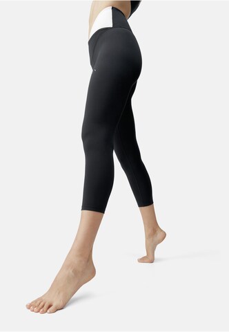 Born Living Yoga Skinny Leggings 'Cleo' in Black