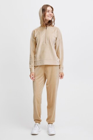 Oxmo Sweatsuit in Beige: front