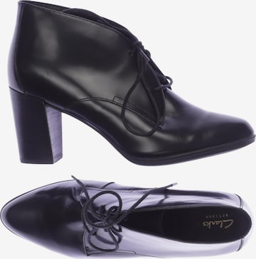 CLARKS Stiefelette 43 in Schwarz: predná strana