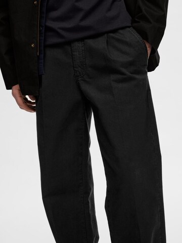 SELECTED HOMME Loosefit Veckad byxa i svart