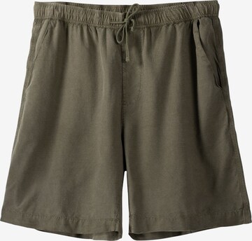 Bershka Shorts in Grün: predná strana