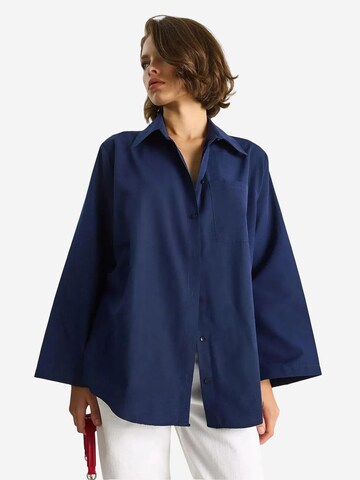 Camicia da donna di Bianco Lucci in blu: frontale