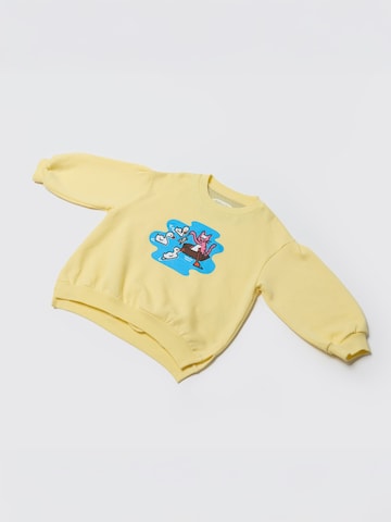 Maru + Bo Sweatshirt 'SPLIT SIDE POND SWEATSHIRT' i gul