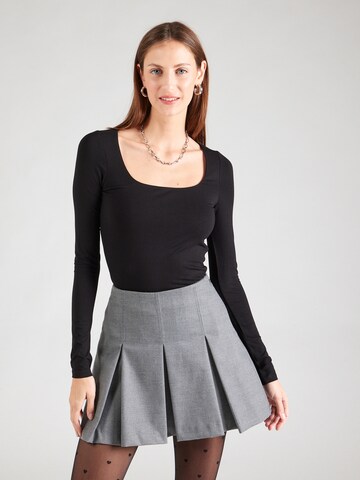 Miss Selfridge Тениска в черно: отпред