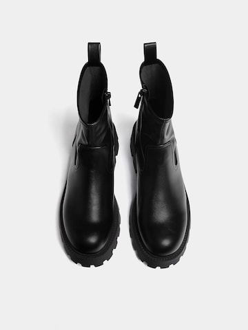 Pull&Bear Bootie in Black