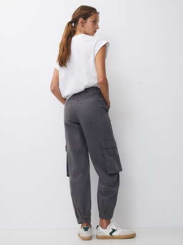 Tapered Pantaloni cu buzunare de la Pull&Bear pe gri