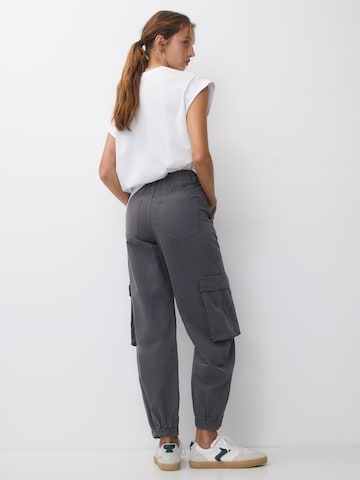 Pull&Bear Tapered Cargo trousers in Grey