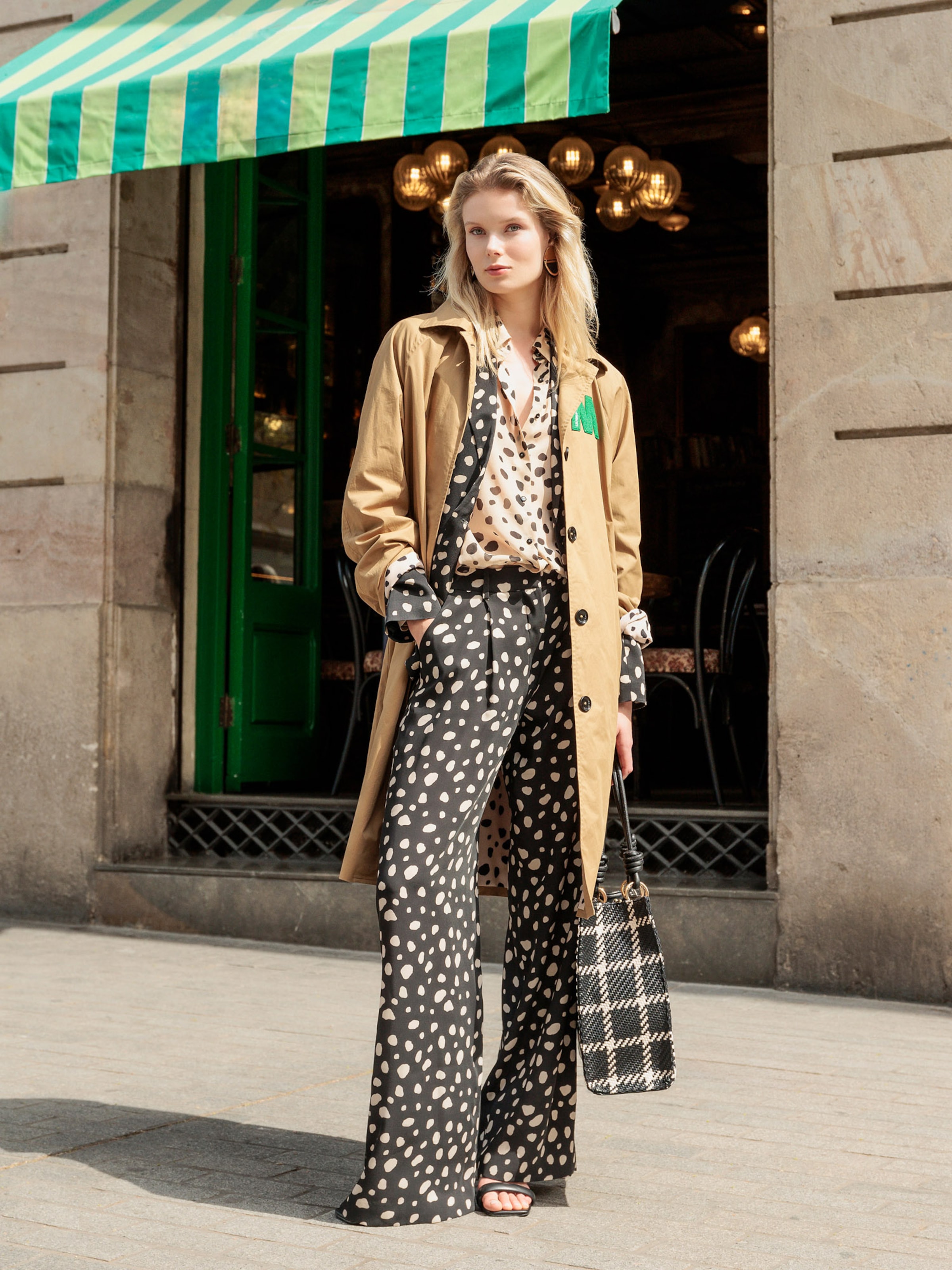 Lola Casademunt Μπλούζα σε μπεζ