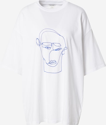 Monki Υπερμέγεθες μπλουζάκι 'Cissi' σε λευκό: μπροστά