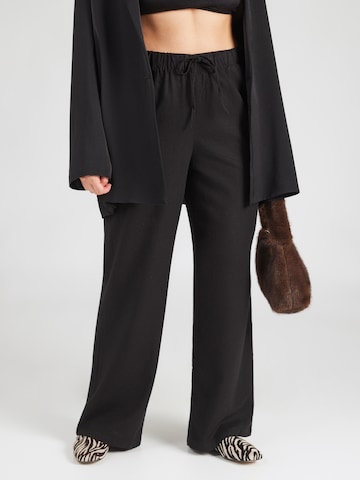 ONLY Carmakoma - Loosefit Pantalón 'CARGOA' en negro: frente