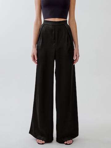 Tussah Loose fit Pleat-front trousers in Black: front