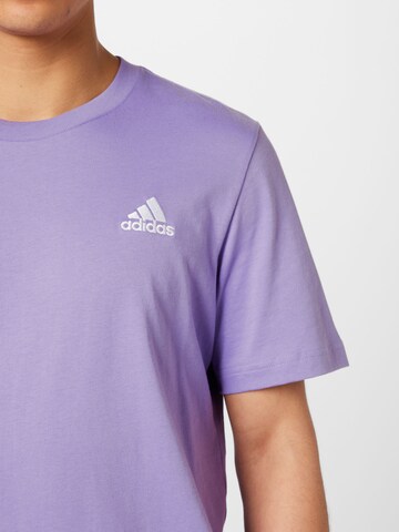 ADIDAS SPORTSWEAR - Camisa funcionais 'Essentials Embroidered Small Logo' em roxo