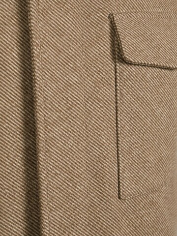 Suitable Between-Season Jacket in Beige