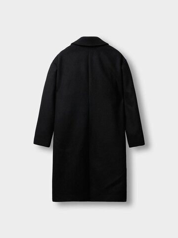 Burocs Between-Seasons Coat in Black
