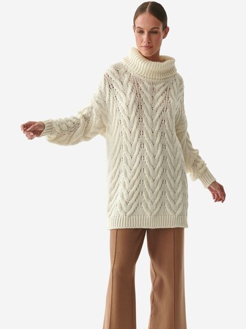 TATUUM Sweater 'Junis' in White: front