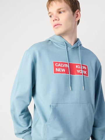 Calvin Klein Jeans Суичър в синьо