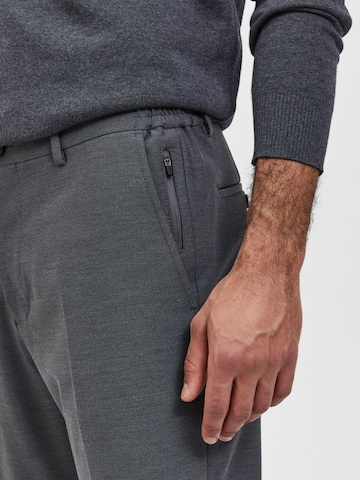 regular Pantaloni chino di SELECTED HOMME in grigio