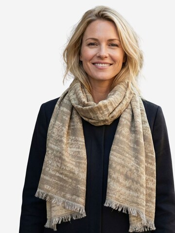 Sunsa Wrap 'Sunsa' in Brown: front