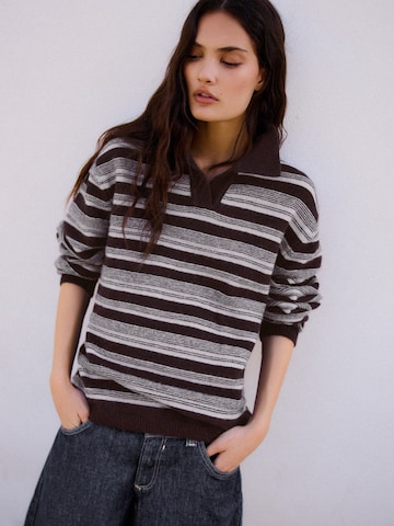 Bershka Sweater in Grey: front