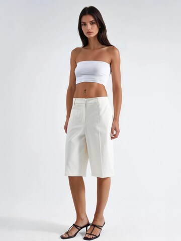 regular Pantaloni con pieghe di Hiccup in bianco