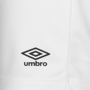 UMBRO Regular Sportshorts in Weiß