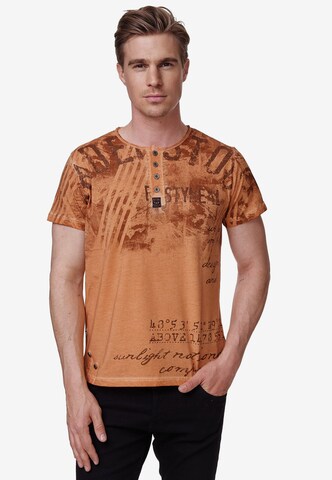 Rusty Neal Rundhals-Shirt in Braun: predná strana