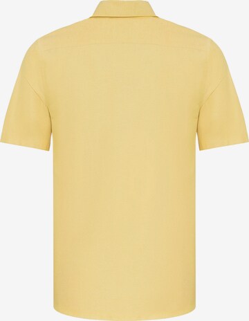 DENIM CULTURE - Ajuste regular Camisa 'MARCUS' en amarillo