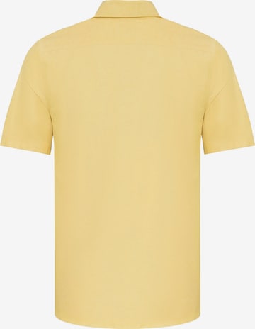 DENIM CULTURE - Ajuste regular Camisa 'MARCUS' en amarillo