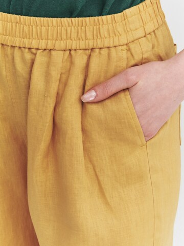 Bootcut Pantaloni con pieghe 'Smarta' di TATUUM in giallo