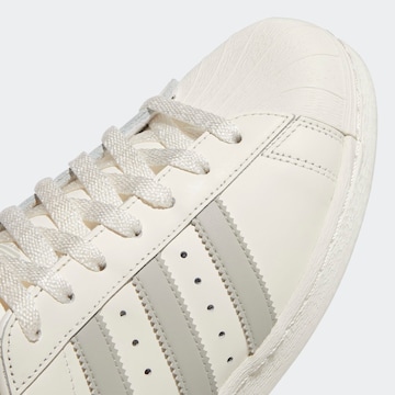 ADIDAS ORIGINALS - Sapatilhas baixas 'Superstar 82' em branco