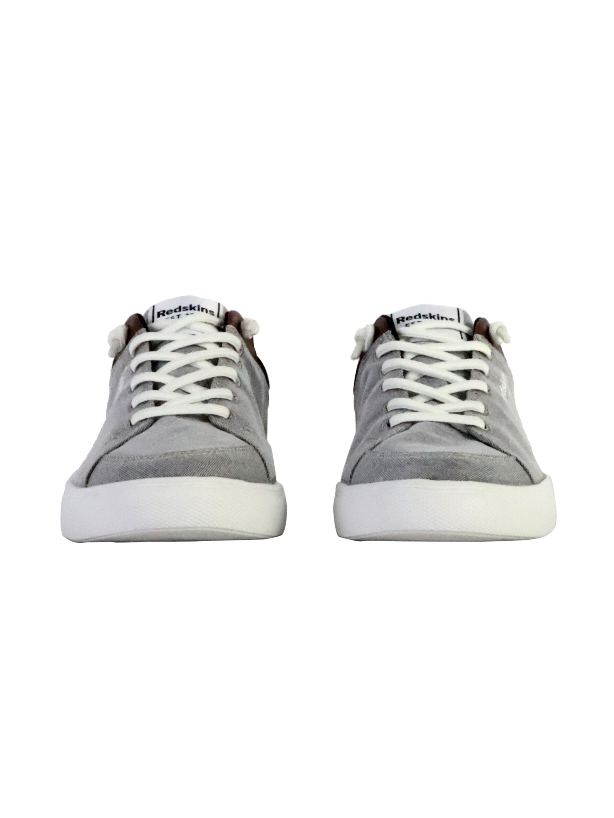 Chaussure de sport à lacets PUMA en gris