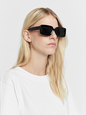 SELECTED FEMME Sunglasses in Black: front