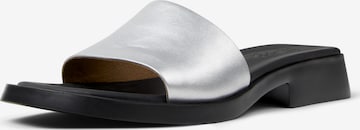 Mule 'Dana' CAMPER en argent : devant