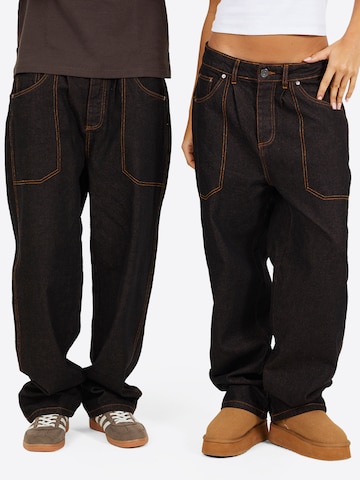 Legacy Studios Loosefit Jeans in Bruin: voorkant