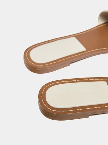 Pull&Bear Pantolette in Weiß