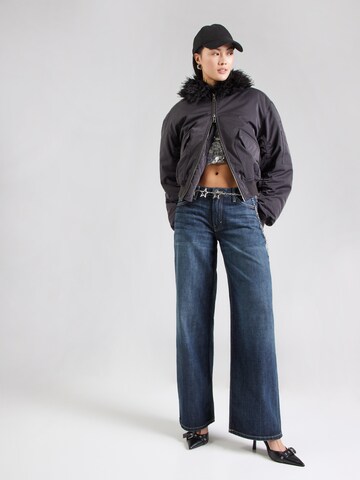 zils WEEKDAY Vaļīgs piegriezums Džinsi 'Ampel'