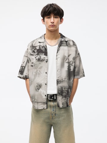 Pull&Bear Comfort Fit Skjorte i grå: forside