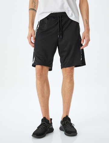 Koton Regular Shorts in Schwarz: Vorderseite