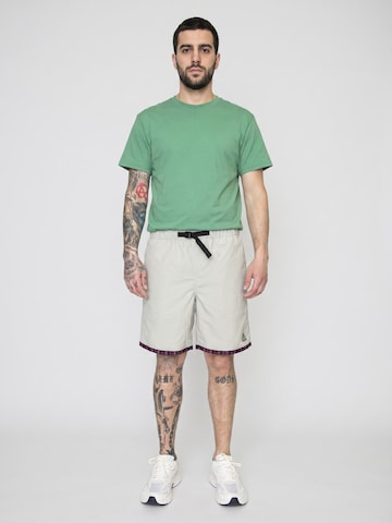 HUF Baggy Hose 'Peak'‌ in Grau: Vorderseite