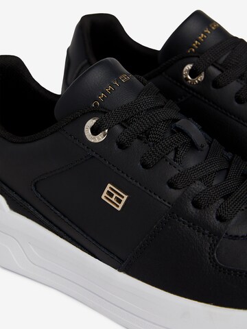 Baskets basses 'ESSENTIAL' TOMMY HILFIGER en noir