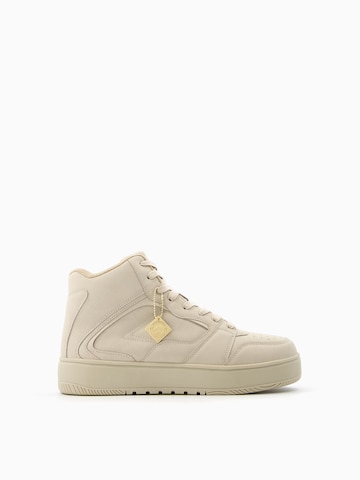 Bershka Sneakers hoog in Beige