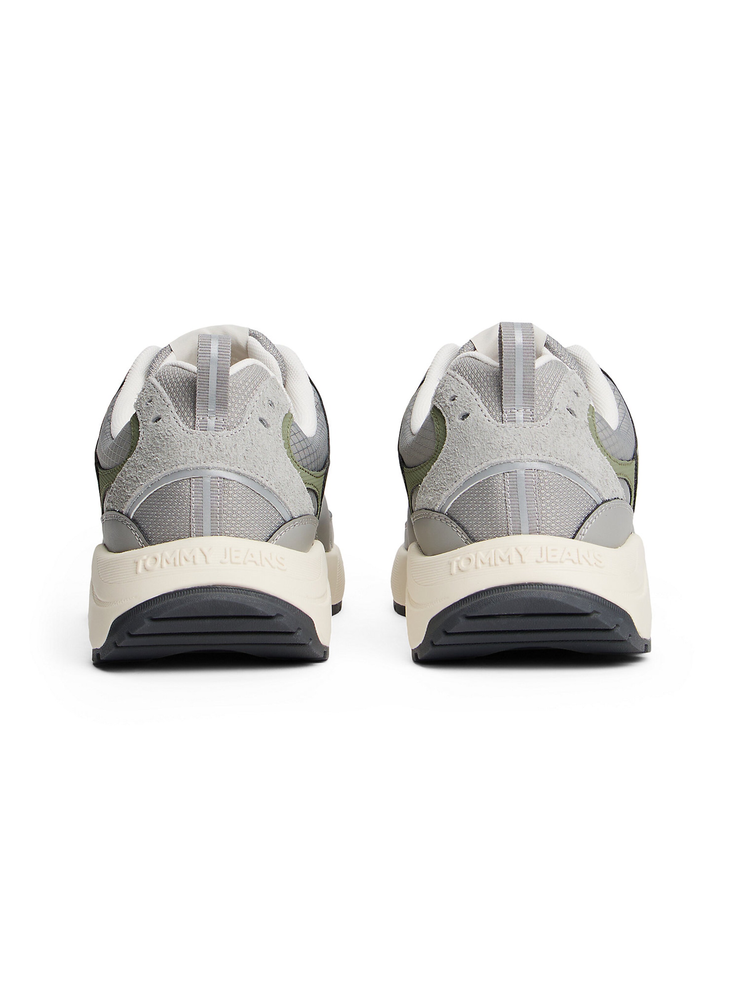 Tommy Jeans Sneaker in Grau