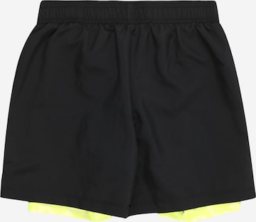 UNDER ARMOUR Regular Sportshorts 'Woven' in Schwarz