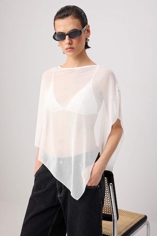 Trendyol Blouse in Beige: voorkant