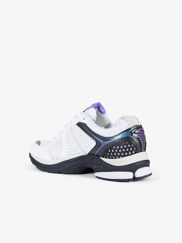 Sneaker bassa 'Progrid Triumph 4' di saucony in bianco