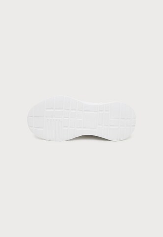 Calvin Klein Sneaker 'ESS' in Grau