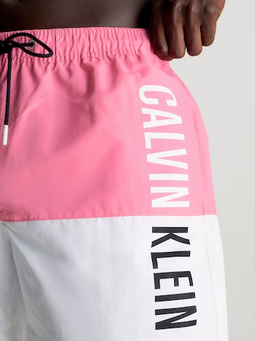 Shorts de bain 'Intense Power' Calvin Klein Swimwear en rose