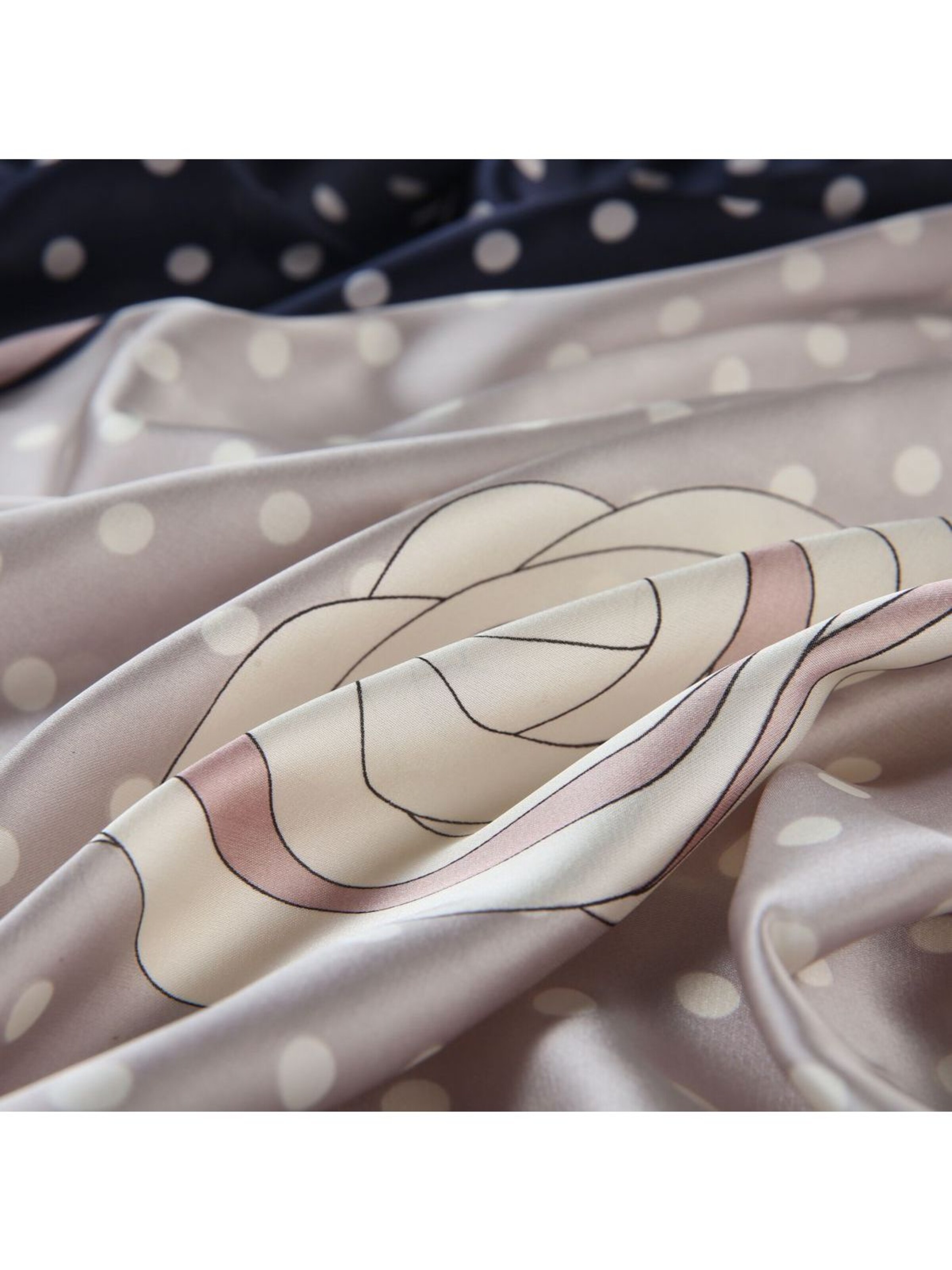 alberto cabale Scarf 'Grand carré de Soie Fewpoint Zoé' in Blue