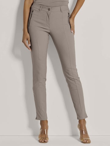 Skinny Pantalon MADELEINE en marron : devant